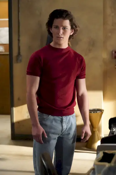 Montana Jordan dans le rôle de Georgie, jeune Sheldon