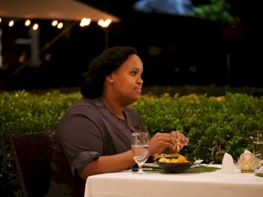 natasha rothwell, sezóna bílého lotosu 1