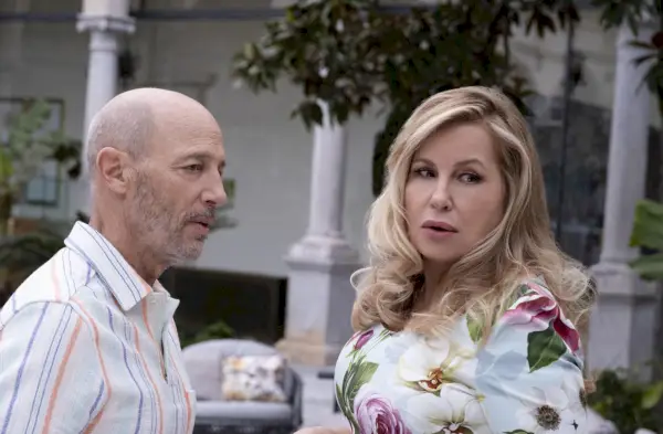 jon gries, jennifer coolidge, bílý lotos