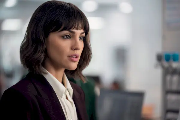 Eiza Gonzalez comme Auggie, 3 problèmes corporels