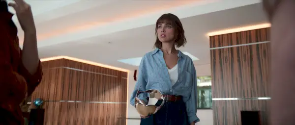 Eiza Gonzalez comme Auggie, 3 problèmes corporels