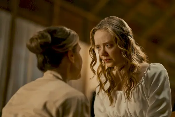 madeleine arthur, emily deschanel, diablo en ohio