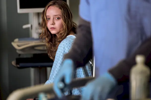 madeleine arthur, emily deschanel, diablo en ohio