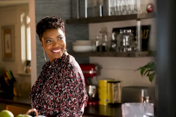 Heather Headley jako helen decatur ve sladkých magnóliích na netflixu
