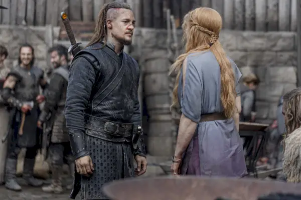 alexander dreymond jako uhtred, poslední království, sezóna 5