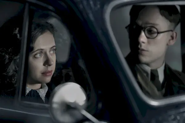 Bel Powley, Joe Cole, mazs gaismas