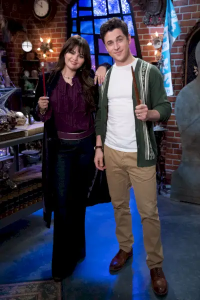 Selena Gomez, David Henrie, burtininkai už banguojančios vietos