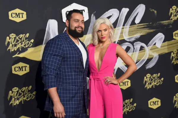 rusev y lana en los cmt music Awards 2018