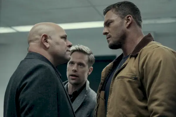 alanas ritchsonas, pasiekėjas, 2 sezonas