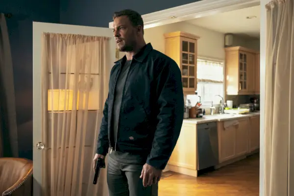 alanas ritchsonas kaip jack reacher, reacher 2 sezonas