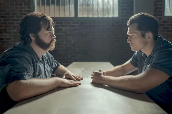 taron egerton i paul Walter hauser w czarnym ptaku