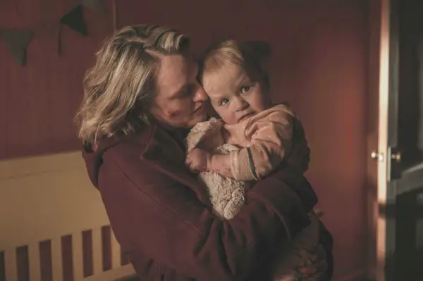 elisabeth moss come giugno, l'ancella