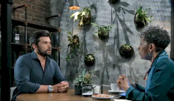 Chase e Stella conversam sobre GH