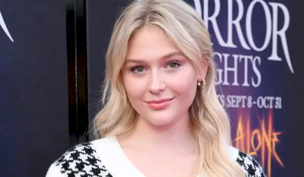 Svatý kouř! Od té doby, co opustila Young & Restless, Alyvia Alyn Lind vydělává *Kolik* peněz?
