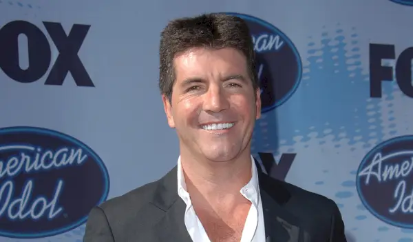 American Idol-alumen Simon Cowell kalt 'irriterende' kom nettopp tilbake for å bevise at han tok feil: 'Eat Your Words!'