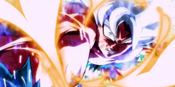 Obrázok z epizódy Dragon Ball Super anime č. 130 ukazuje nabitého goku so striebornými vlasmi, ktorý zlostne udiera mnohými typmi aury