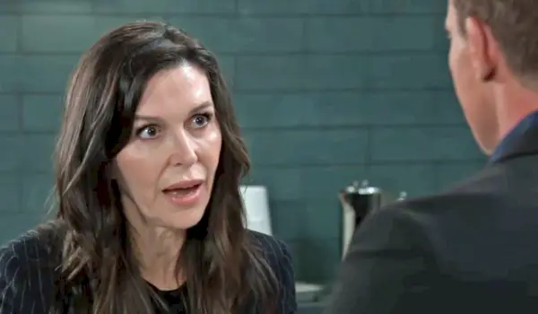 Anna revela sua teoria sobre quem salvou Carly - e Kristina recebe documentos judiciais