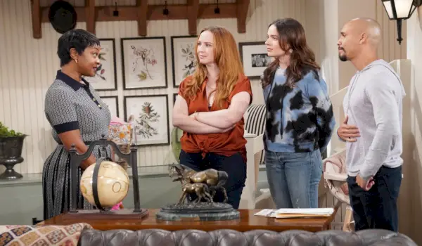 Mentre Mariah e Tessa ricevono notizie su Aria, le azioni di Diane spaventano Ashley