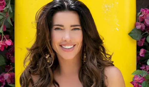 Oh, zlato! Jacqueline MacInnes Wood z Bold & Beautiful je těhotná se čtvrtým dítětem
