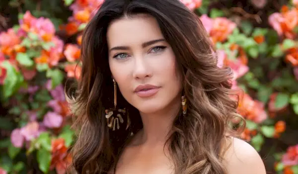 שלושת הבנים שלי: ראה את ג'קלין מקינס ווד של Bold & Beautiful והבנים שלה עושים מה שבא לטבע