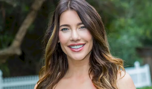 Jacqueline MacInnes Wood z Bold & Beautiful zdieľa prvú fotografiu svojho novorodenca