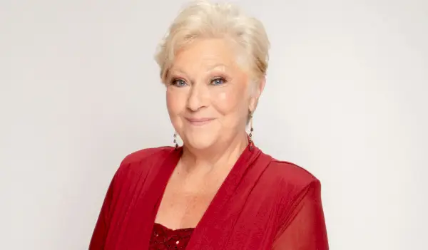 Young & Restless' Beth Maitland는 '당황스러운' 실수에 대해 공개합니다: '결과가 무엇을 의미하는지 실제로 처리해야 했습니다