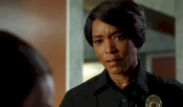 Angela Bassett sul 911