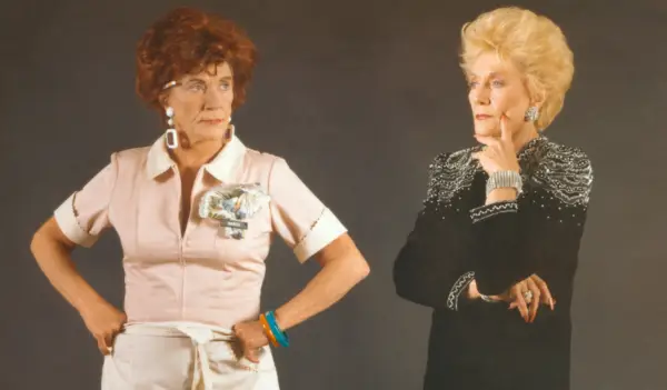 1989년 CBS 연속극 The Young And The Restless에서 웨이트리스 마지와 캐서린 스털링 역을 맡은 Jeanne Cooper. Copyright ©1989 CBS Broadcasting Inc. All Rights Reserved. 신용: CBS 사진 아카이브.