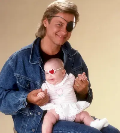DAYS OF OUR LIVES, Stephen Nichols, holder Jessica Gunnarson, (1990-tallet), 1965- . tlf: Bernard Boudreau/©NBC/Courtesy Everett Collection