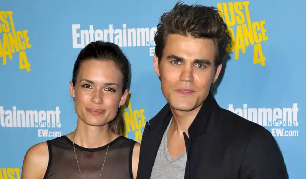 Manžel Torrey DeVitto Paul Wesley