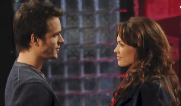 GENERÁLNA NEMOCNICA – Jonathan Jackson (Lucky) a Rebecca Herbst (Elizabeth) v scéne, ktorá sa vysiela týždeň od 14. decembra 2009 na Disney General Entertainment Content cez Getty Images Daytime