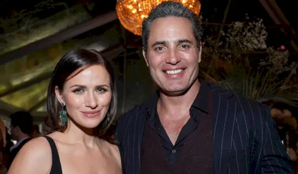 Victor Webster a Shantel VanSanten