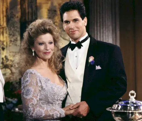 OS JOVENS E OS INQUIETOS, (da esquerda): Beth Maitland, Don Diamont, traci, brad, ec, cbs