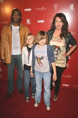 Hunter Tylo und seine Töchter nehmen an einer Wohltätigkeitsveranstaltung teil!