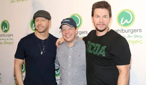 Hvem er søsken til Donnie Wahlberg? The Blue Bloods Star har åtte brødre og søstre - du kan kanskje gjenkjenne dem