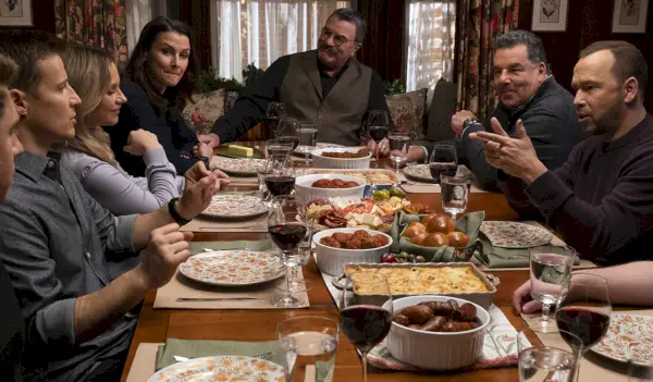 Konec se blíží: Obsazení Blue Bloods sdílí první pohled na finále seriálu
