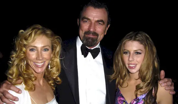 トム・セレックの子供たちを紹介:ブルー・ブラッズのスター、家族を持つために番組を降板