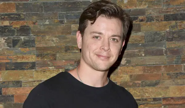 最初の写真:総合病院のチャド・デュエルさんが男の子を迎える:「大変な旅だった」