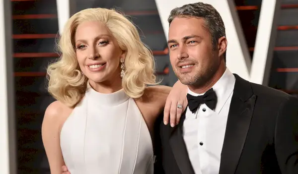 Taylor Kinney et Lady Gaga de Chicago Fire ont rompu alors qu'elle tournait A Star Is Born : 'J'ai fait un film et j'ai perdu Taylor
