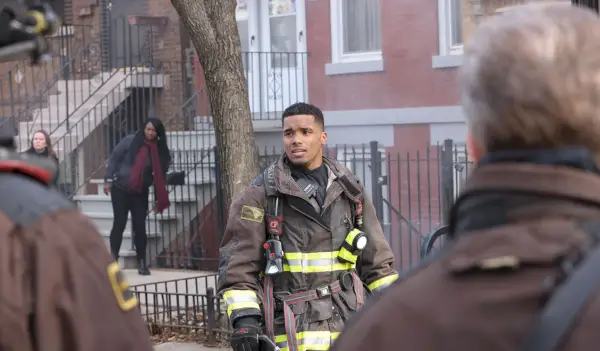 Hvem er Derrick Gibson på Chicago Fire? Den nyeste rekrut har en mystisk fortid
