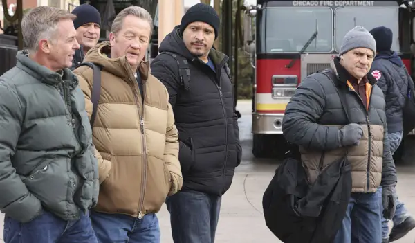 Dieser Star aus Chicago Fire ist mit jemandem verheiratet, mit dem er in der Serie zusammengearbeitet hat – sein Co-Star leitete ihre Hochzeit
