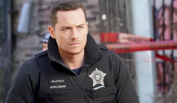 놀라다! 제시 리 소퍼(Jesse Lee Soffer)가 시카고 P.D.와 비밀리에 데이트하고 있습니다. 실생활의 공동 출연자