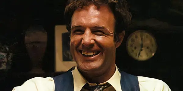 Eu nunca notei que o rosto do padrinho James Caan mudou para transformá -lo em Sonny Corleone