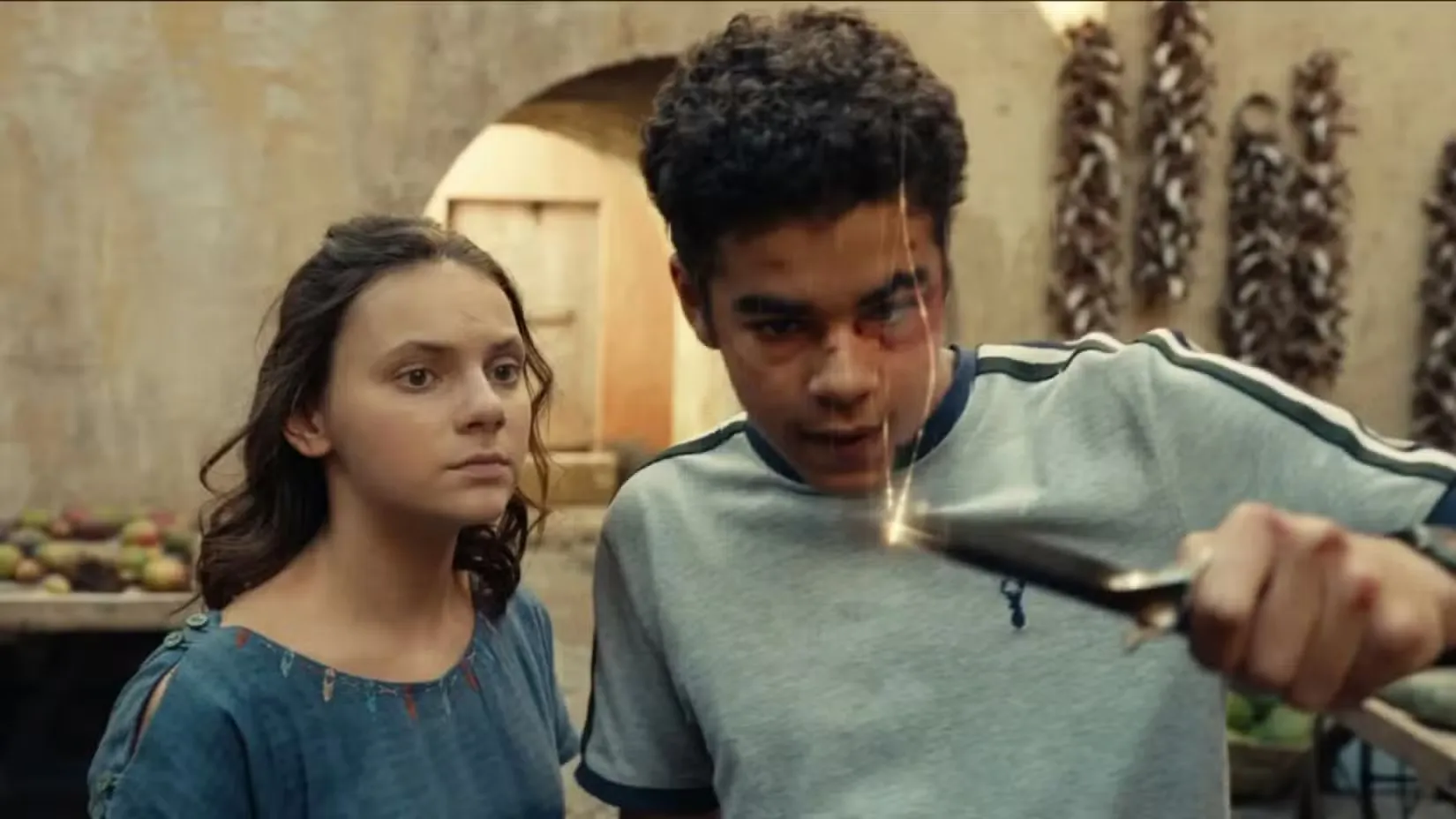 Дафні Кін у ролі Ліри Белакуа з Аміром Вілсоном у ролі Вілла Паррі у фільмі 