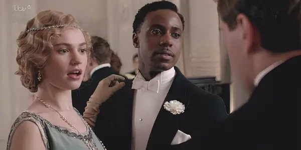 Kas nutiko Lily James ponia Rose Downton abatijoje