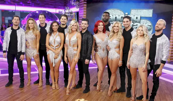 Surpresa! DWTS Pro se casa com ex-co-estrela: ‘Parece exatamente certo’