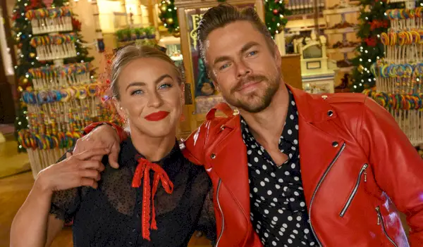 Enfin! Derek et Julianne Hough de DWTS retournent à la salle de bal – et ce n'est pas la seule bonne nouvelle