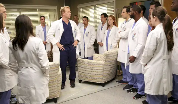 Grey's Anatomy Star skiller seg fra sin kone uker etter å ha blitt sett kysse medstjerne off-set