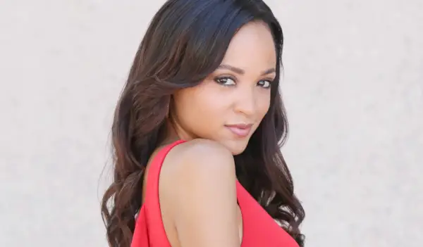 Sal Stowers de Days of Our Lives ha estado guardando un secreto: ¡está comprometida!