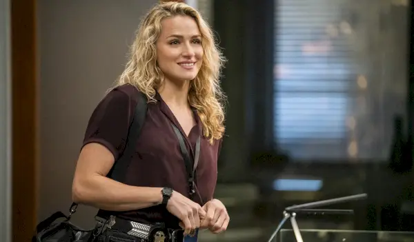 Shantel VanSantens graviditetshistorie på FBI var en måde at ikke 'dræbe' Nina - Vil Chase og Scola blive sammen?